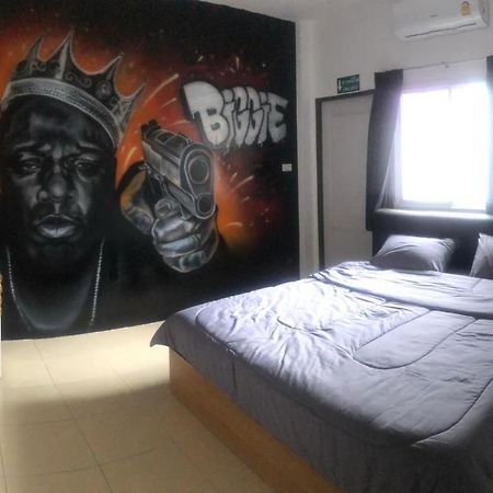Bonkers Guesthouse Паттайя Экстерьер фото