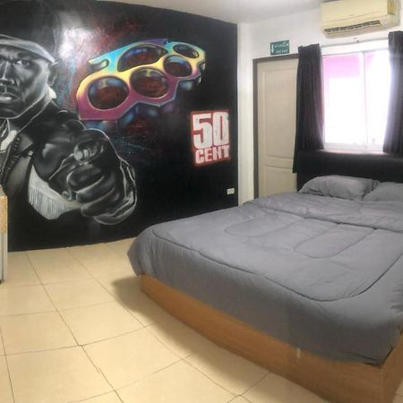 Bonkers Guesthouse Паттайя Экстерьер фото