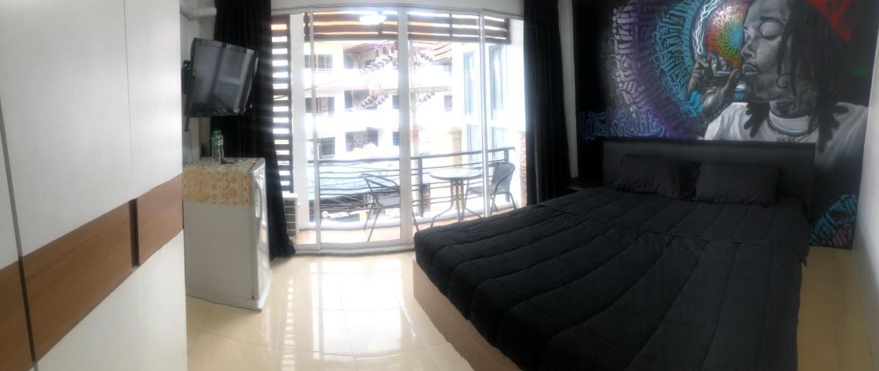 Bonkers Guesthouse Паттайя Экстерьер фото