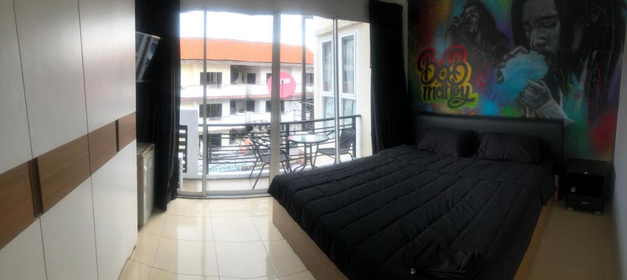 Bonkers Guesthouse Паттайя Экстерьер фото